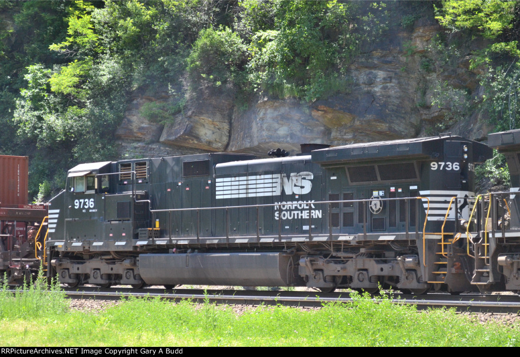 NORFOLK SOUTHERN D9-40CW 9736 LONG HOOD