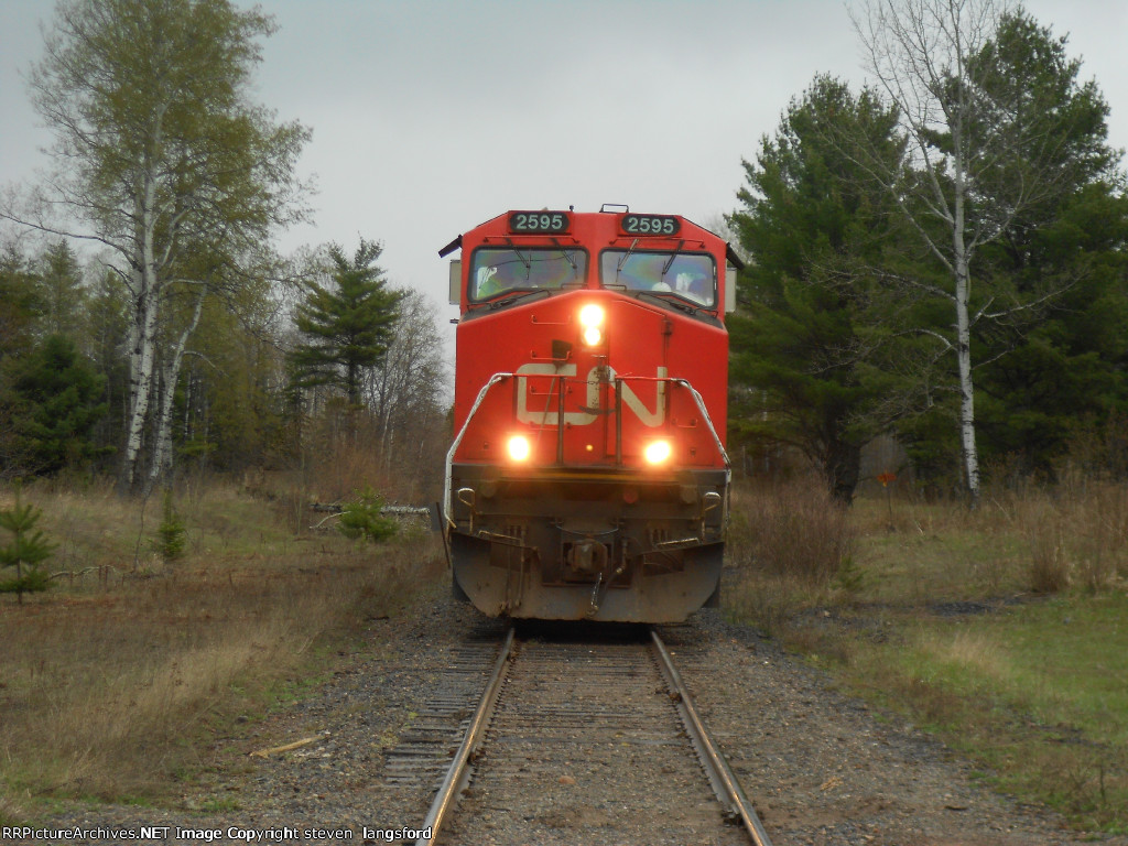 CN 2595 Stopped At Co Rd 6H