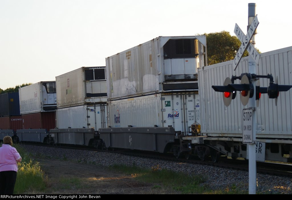 Refrigerator Contaikers