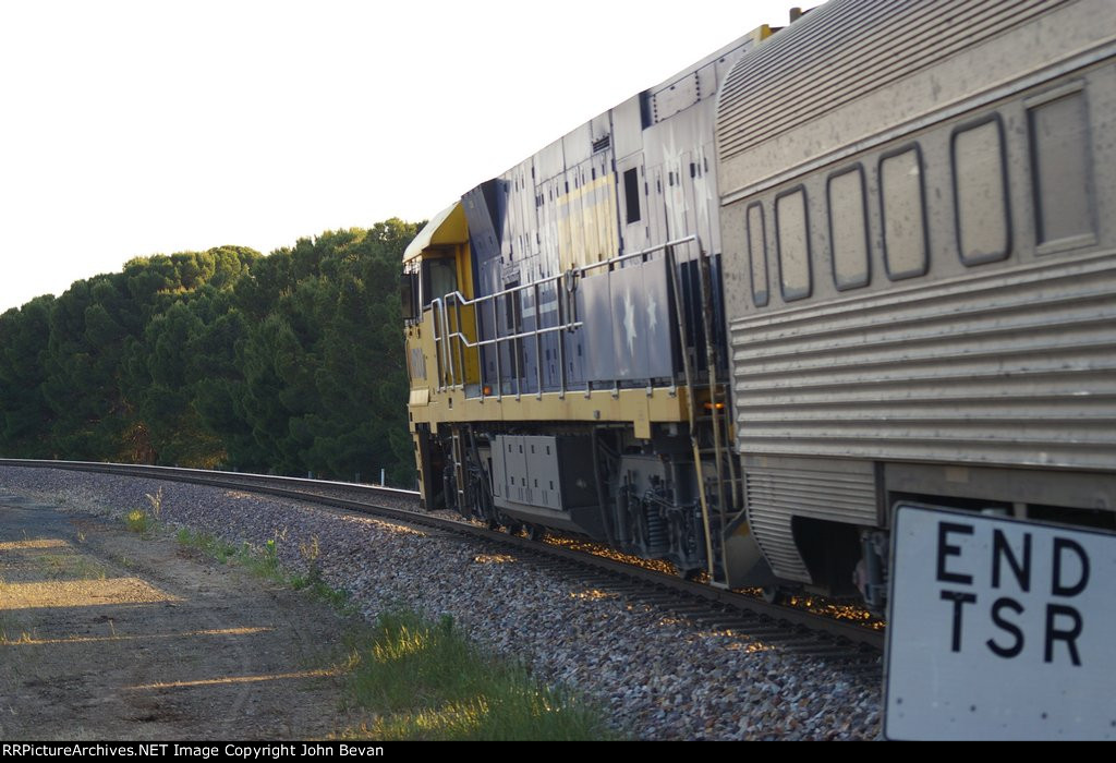 Pacific National Austrania NR100 with crew car
