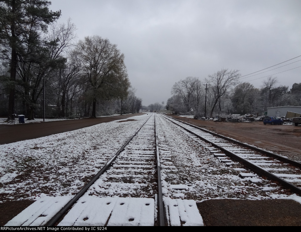 looking south along pass in Batesville after a slight snow.