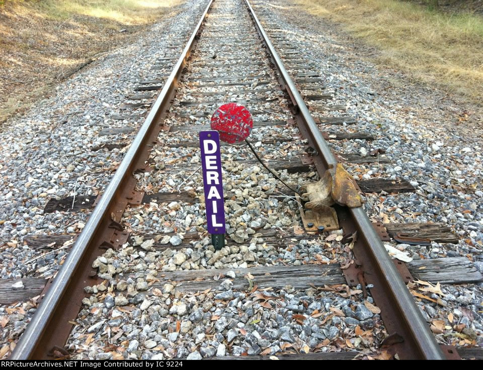 Grenada Railway derail on main line at Cotton, MS near Canton
