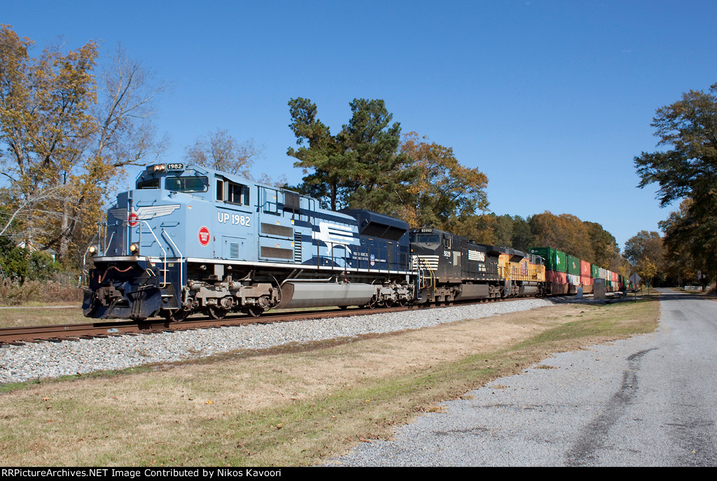 UP 1982 leading 225 through Cuba, AL