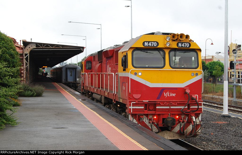 Swapping Ends in Seymour