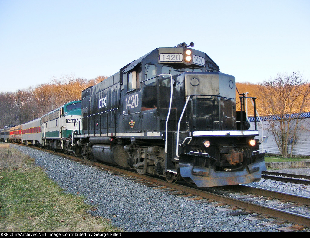 LTEX 1420 leads an empty train to Akron Northside to take people to the North pole.