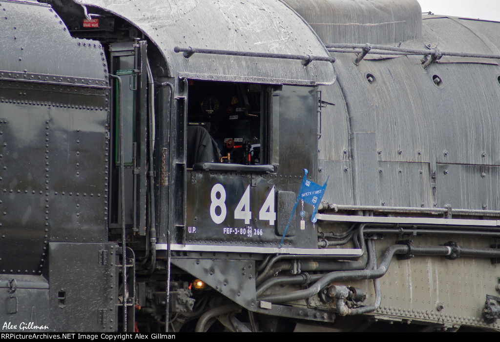 UP 844 East - Blue Flagged