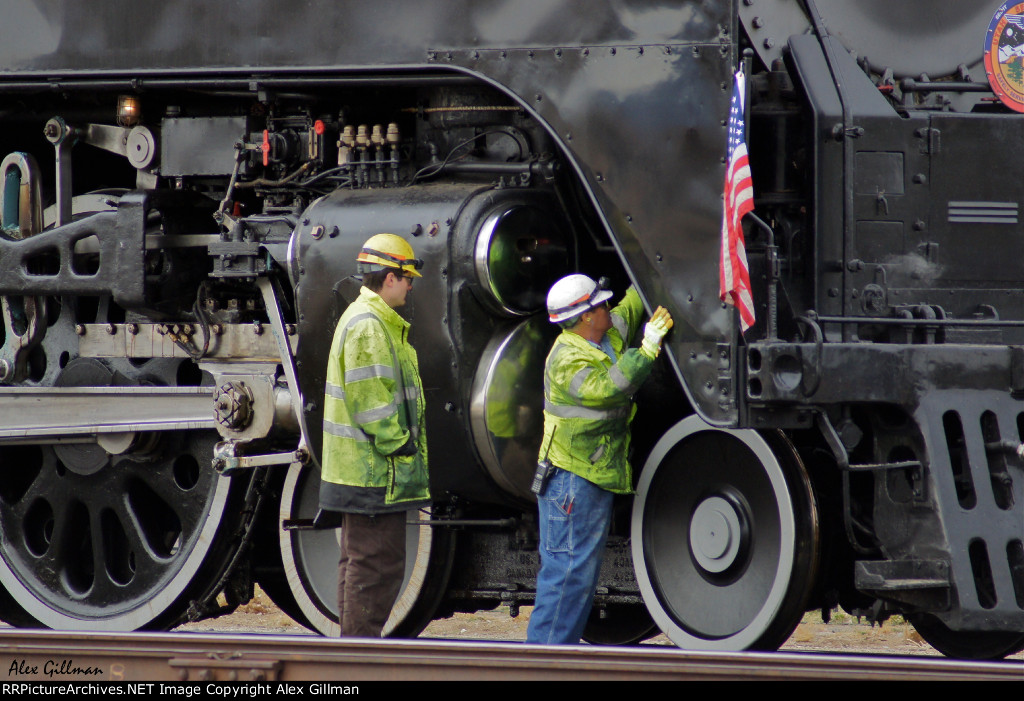 UP 844 - Taking A Look Under The Grill
