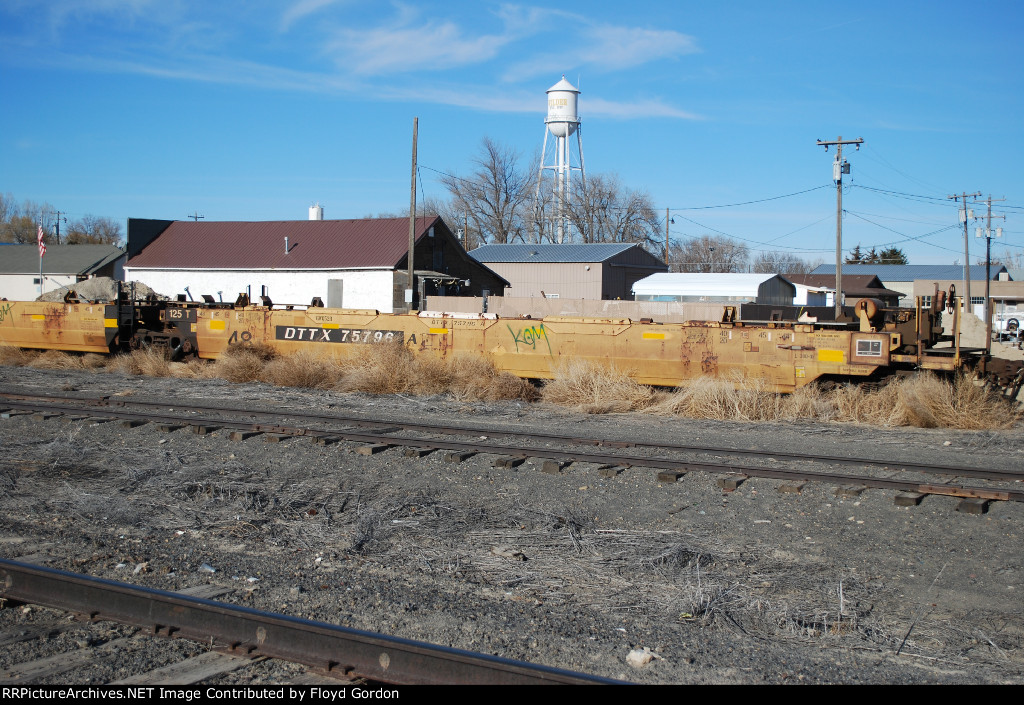 Wilder Yard with 60 lb rail middle and back track, 90 lb foreground