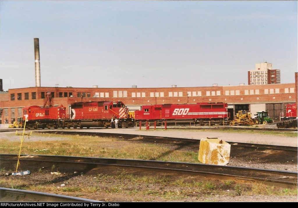 SOO SD 60 6043 at St Luc yard on the turn table.