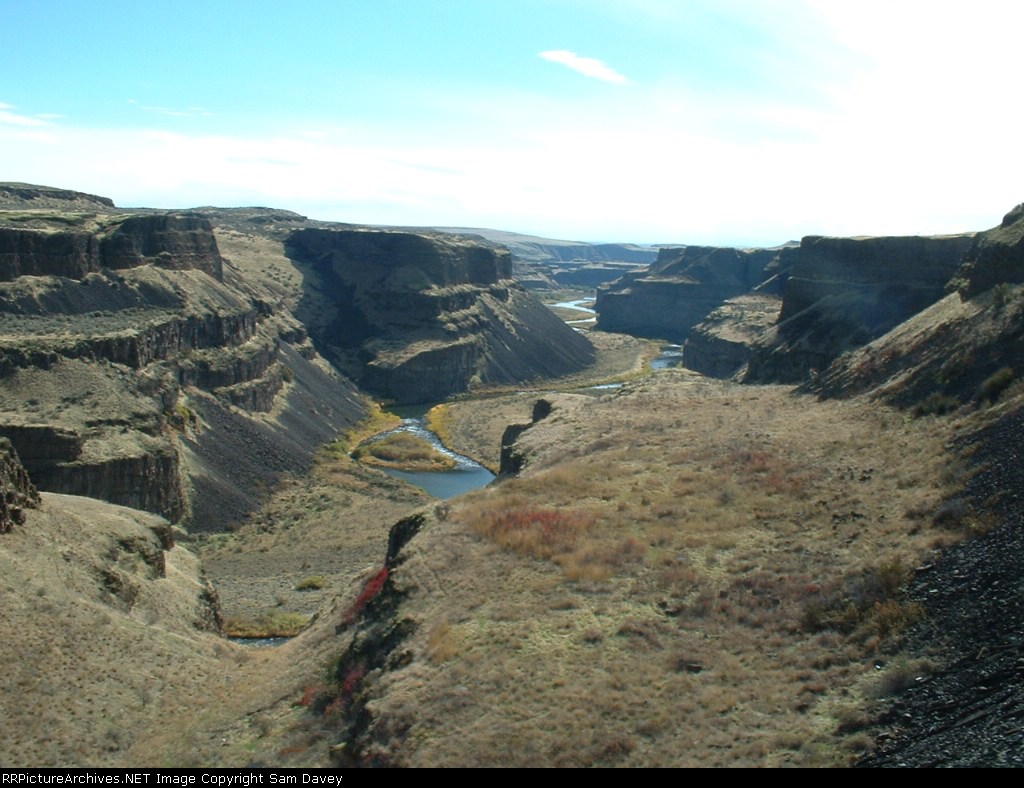 one of the many views of the palouse river gorge