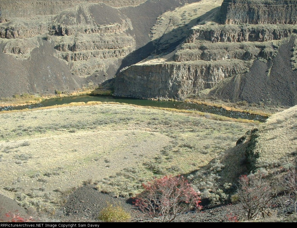 one of the many views of the palouse river gorge
