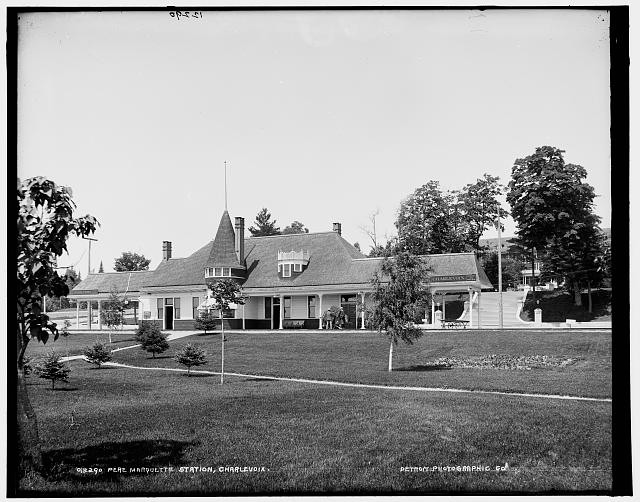 Pere Marquette Depot (note the stairs to The Inn on the right)