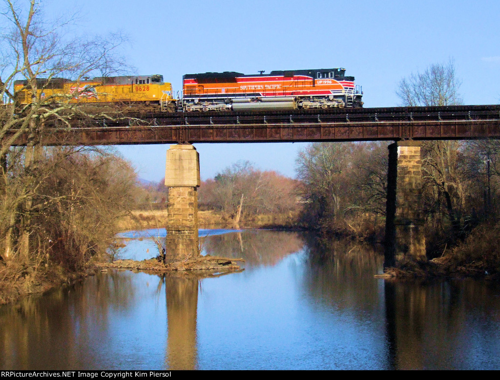 UP 1996 "Southern Pacific" Heritage on NS 212