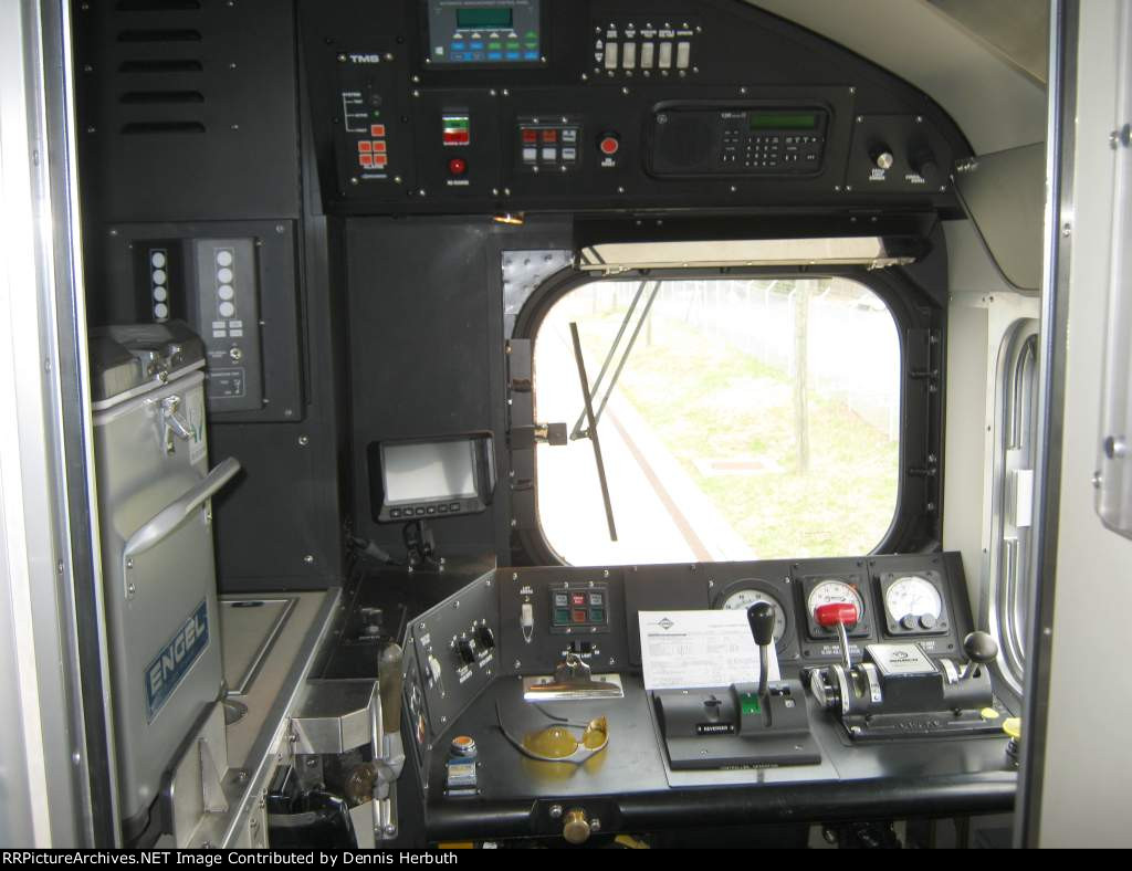 V727 cab view