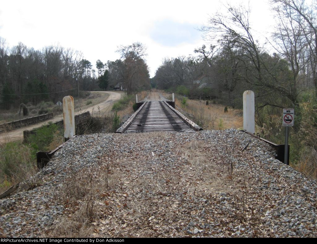 Abandoned railroad trestle at Allie, Ga.