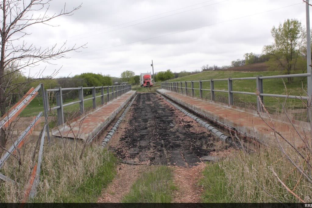 Abandoned Ex CMStP&P Bridge over I-90
