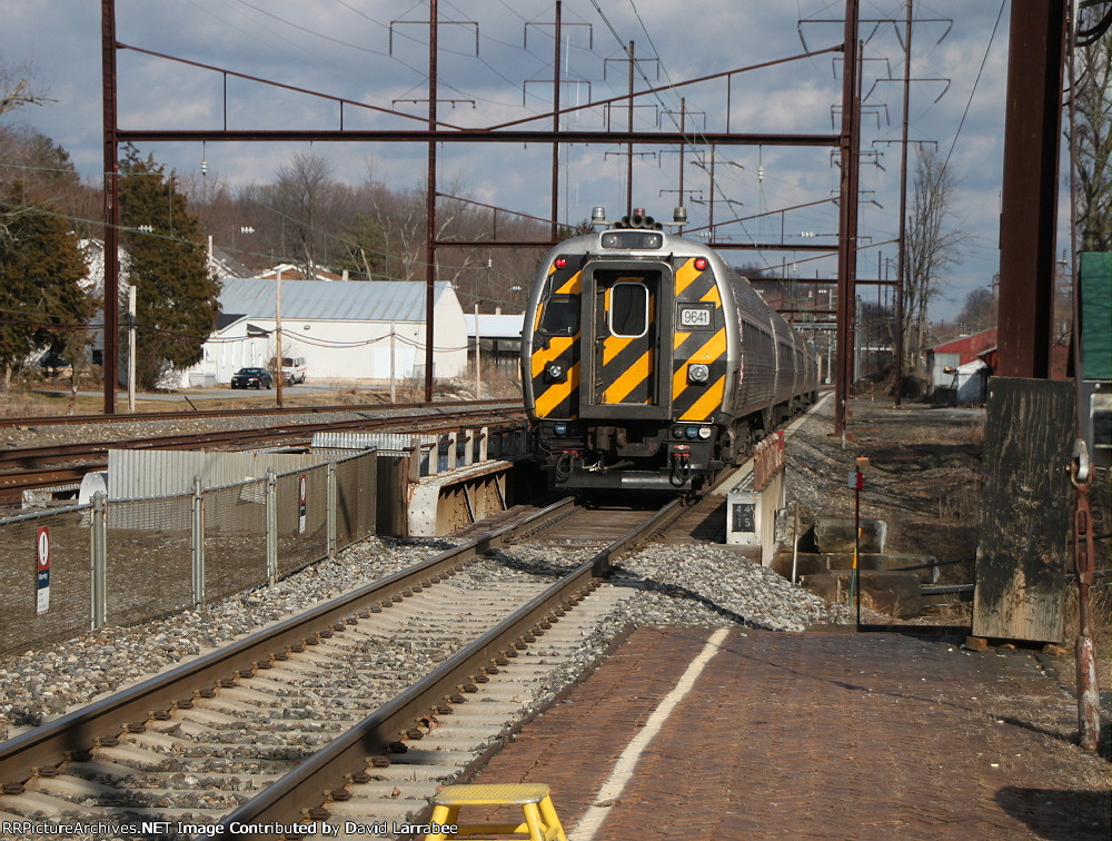 Train 760, departing eastbound