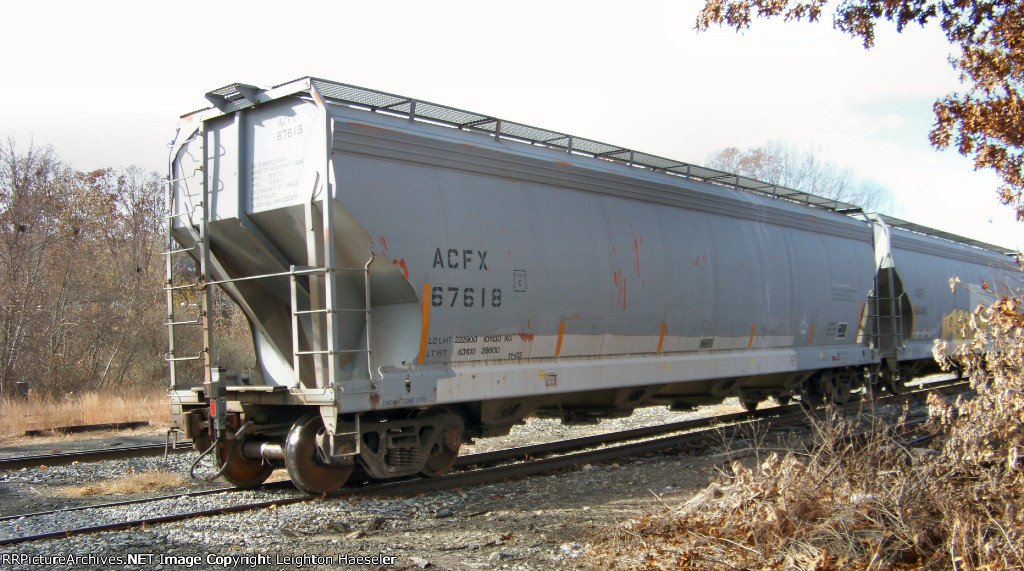 ACFX 67618 carrying the rear marker