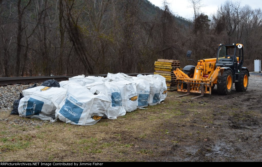 Dec 23, 2011:  Concrete mix for Hy-rail concrete truck