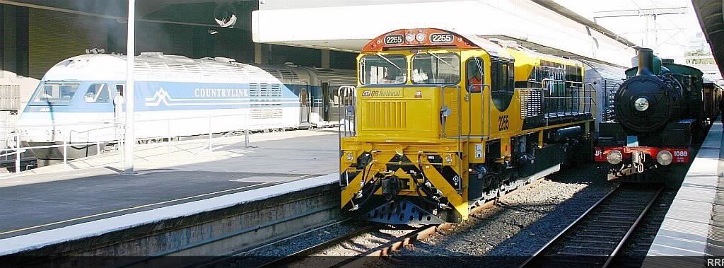 1089, 2255 and Countrylink XPT at Roma Street Station