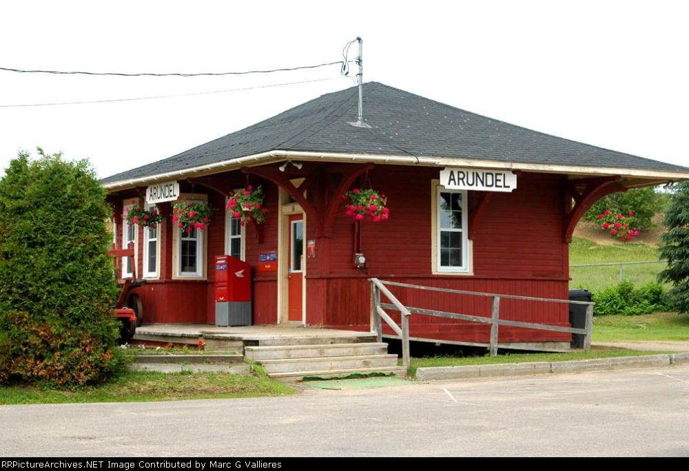 Old Montfort & Gatineau station