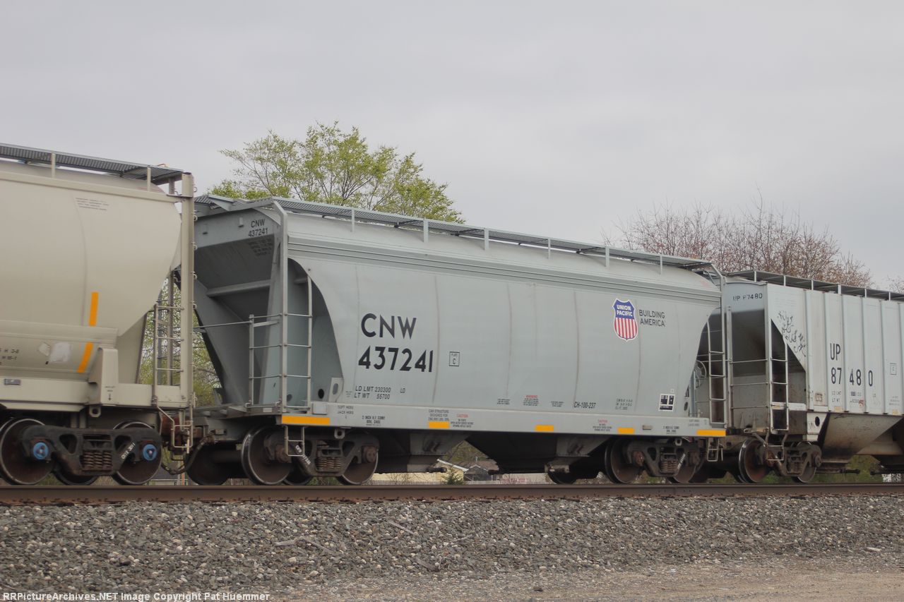 CNW 437241