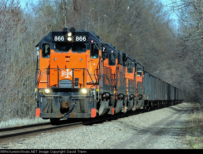 B&LE 866 heads Northbound with its empties 