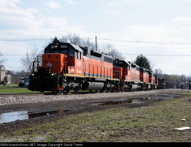Northbound B&LE 866 is at Pearl St