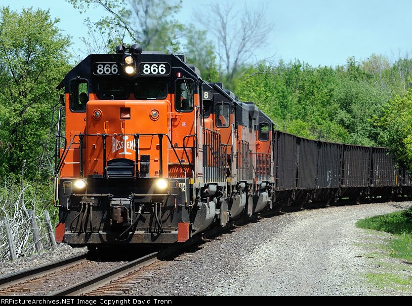 Southbound B&LE 866 leads sisters 878 and 867 near Keepville Rd.