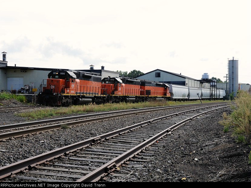B&LE 866, 878 & 907 switch cars out at EMSCO