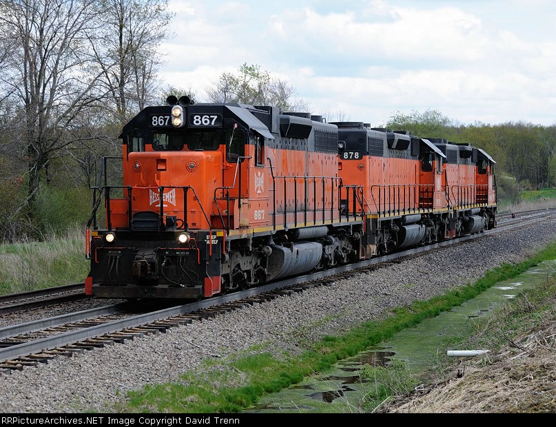 Heres a closer look at the "Three Amigos" B&LE SD38s 867, 878 & 866 are at Kremis on their Northbound journey