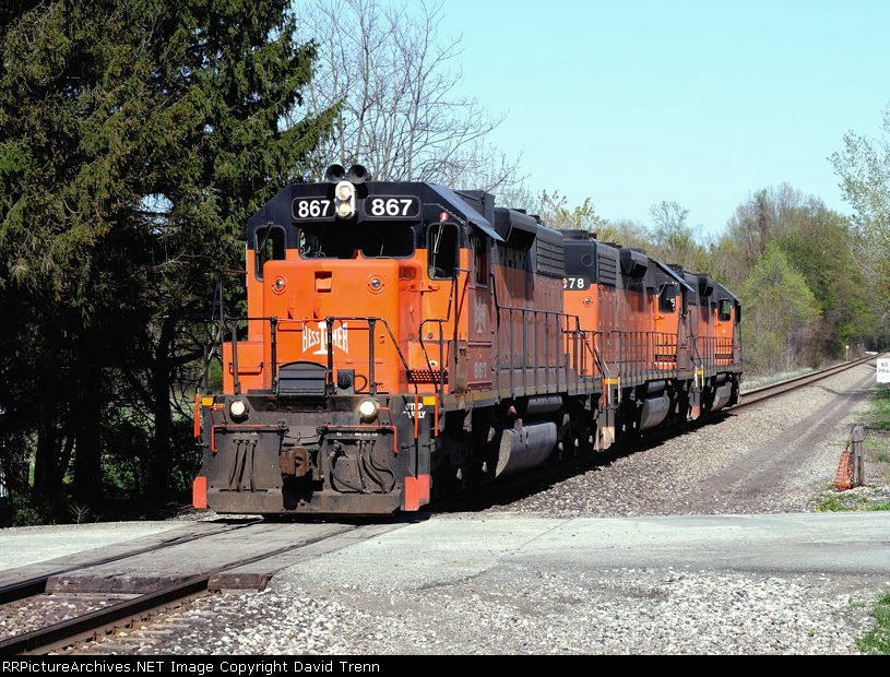 The  "Three Amigos" B&LE SD38s 867, 878 & 866  are at Huntley Rd on their Northbound journey