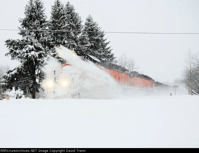 B&LE 867 & 878 kick up the snow at Huntley Rd on their way north to Conneaut