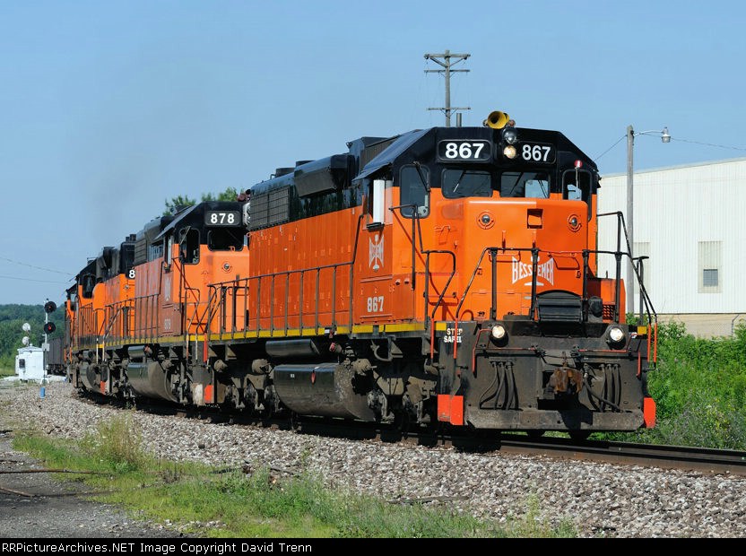 B&LE 867 leads the train around the bend as it approaches Pearl St