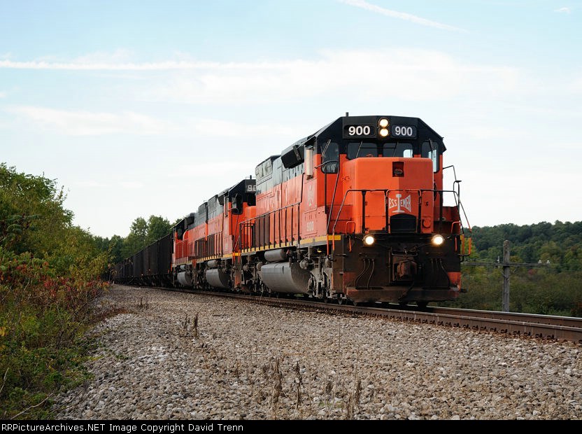 B&LE 900 leads southbound near Agnew Rd