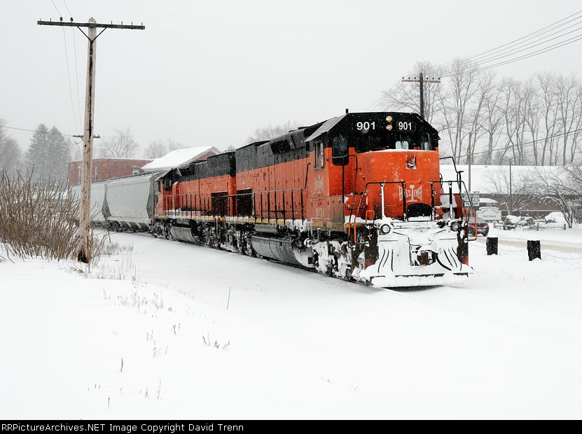 B&LE 901 & 907 arrive at Mechanics St with two cars for EMSCO