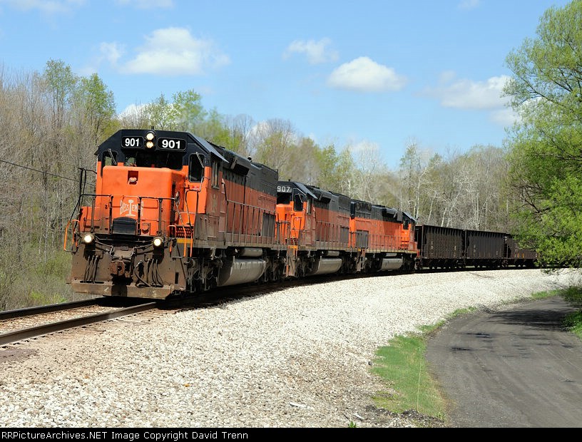 Southbound B&LE 901 approaches Dicksonburg Rd on its southbound journey