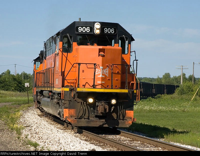 B&LE 906 Rounds the curve at Albion
