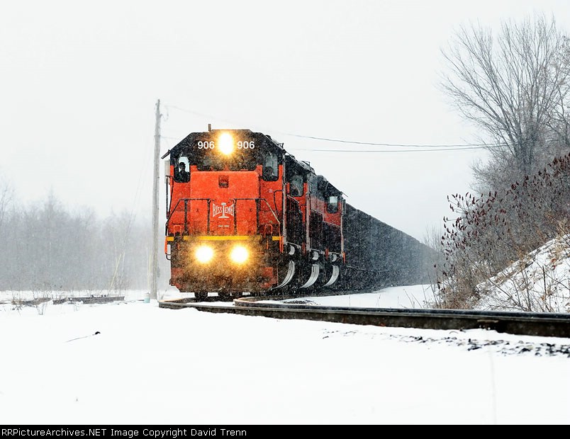 B&LE 906, 902 & 907 are about to round the curve near RX interlocking