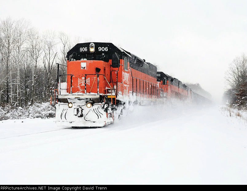 B&LE 906 kicks up some snow at District Rd