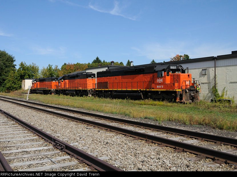 B&LE 866, 878 & 907 switch cars out at EMSCO
