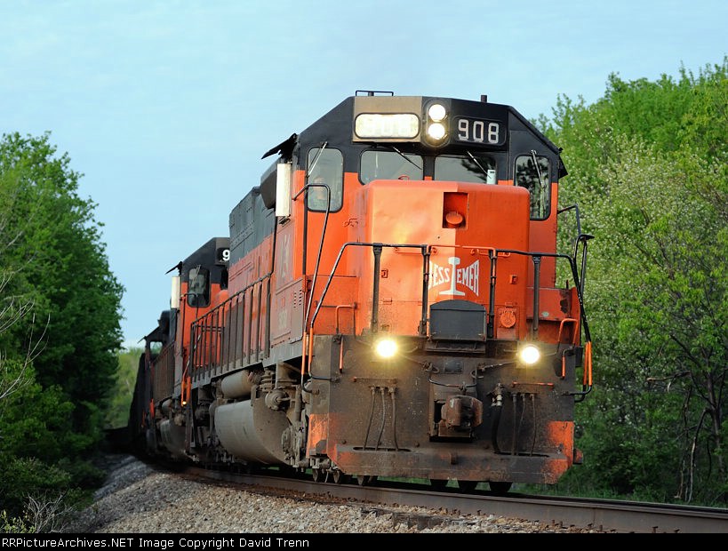 Southbound B&LE 908 leads an ore train south in the last rays of light