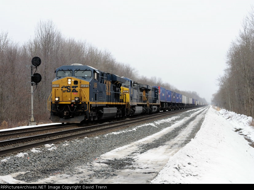 CSX 5499 leads Westbound CSX Q117 at MP111 