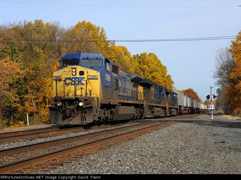 CSX 7666 leads Westbound CSX Q109 at MP 106.8 on track number one