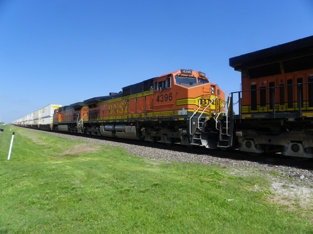 BNSF C44-9W 4396