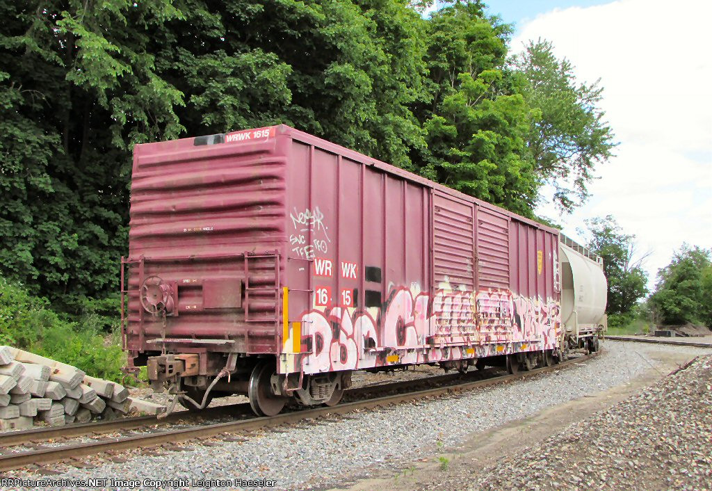 WRWK 1615 wearing MMA paint