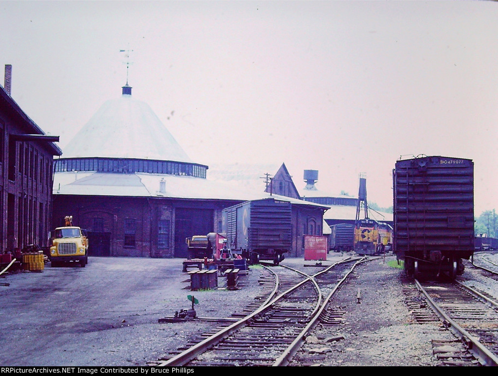 B&O Martinsburg W VA Uoundhouse - 1980