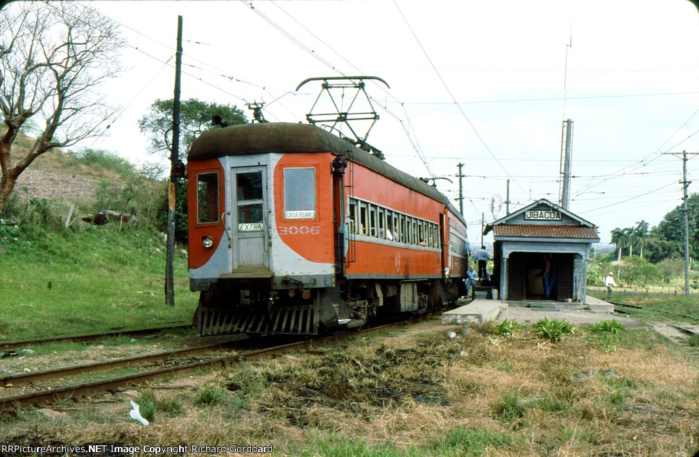 Hershey train at the station