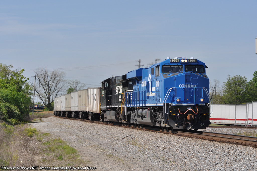 NS / CR 8098 On NS 251 Southbound