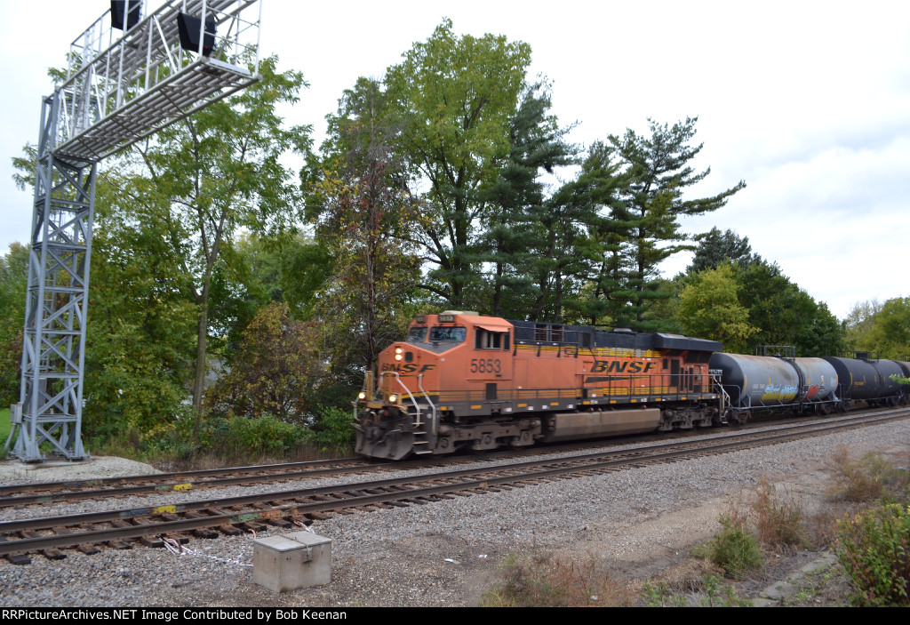 BNSF 5853
